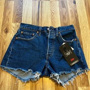 NWT Womens Levi’s 501 Jean shorts. Size 26.